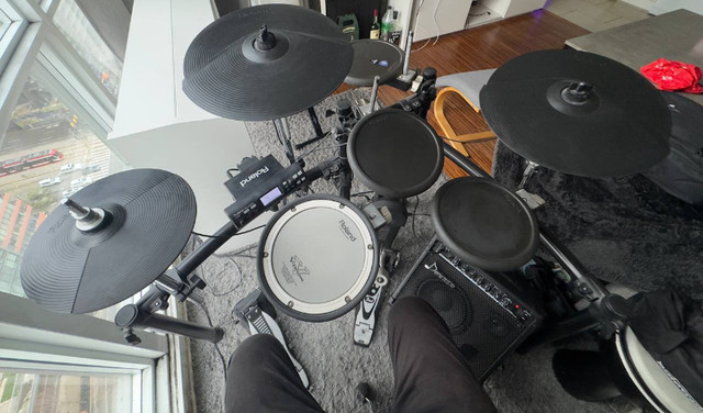 Roland V-Drums TD4 electronic drum kit in Drums & Percussion in City of Toronto