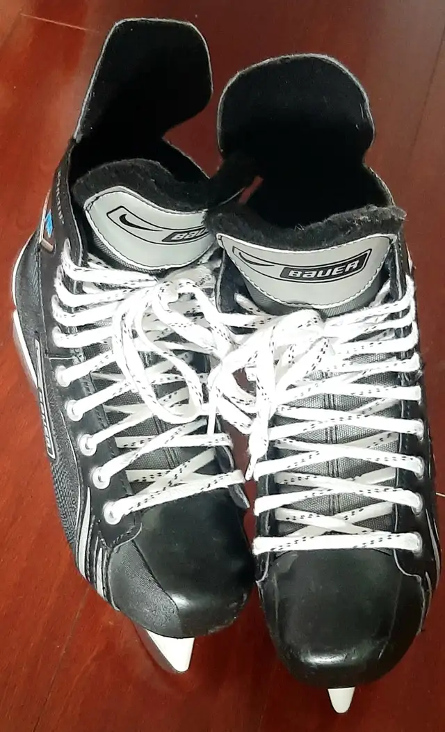 Nike Bauer Supreme Pro Size 6 R in Skates & Blades in Edmonton - Image 4