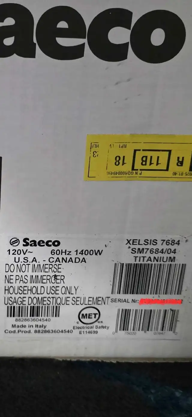 Saeco Xelsis Super-automatic Expresso Machine SM7684/04 in Coffee Makers in City of Toronto - Image 3