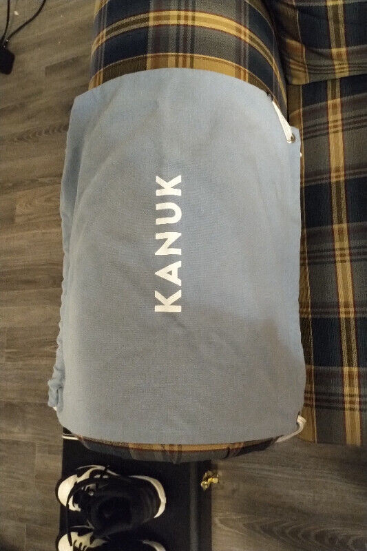 Sac de transport pour manteau Kanuk dans Femmes - Sacs et portefeuilles  à Lanaudière