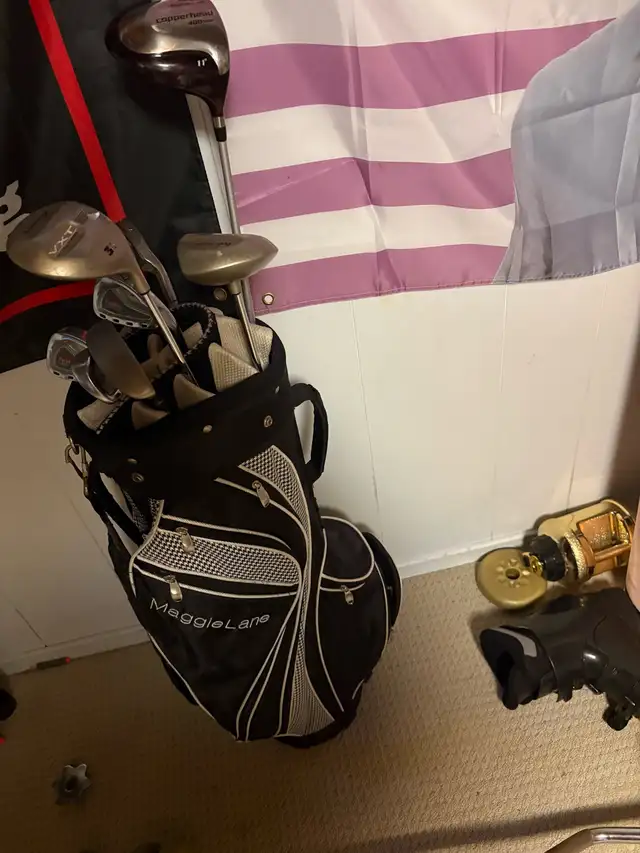 women’s right handed golf clubs and bag  in Golf in Guelph - Image 4