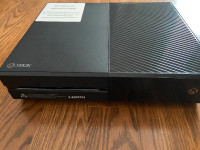 Xbox One 500G avec trois jeux - 200$