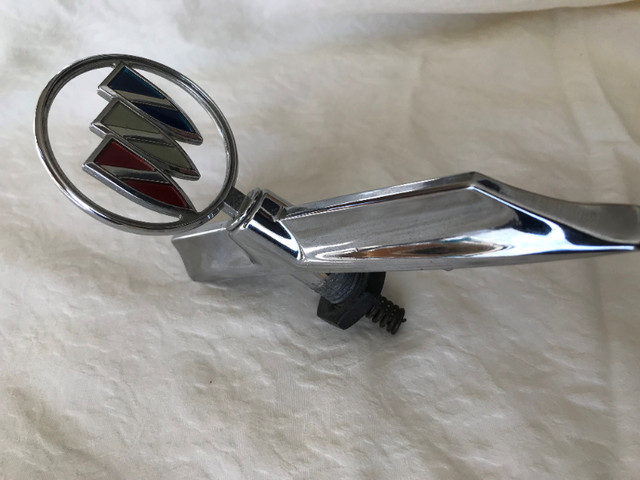 1977 Buick Century Hood Ornament in Auto Body Parts in City of Montréal - Image 2
