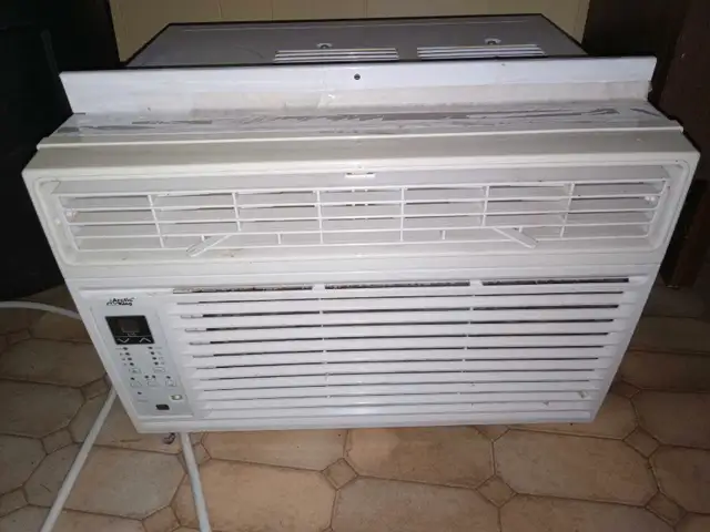 Aire climatisé de fenêtre 8000 et 5000 btu in Windows, Doors & Trim in Laval / North Shore - Image 5