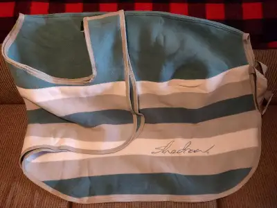 For sale: Shedrow fleece quarter sheet, size XL. Pretty green, grey and cream color with nice soft,...