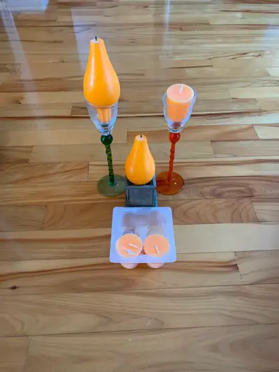 Chandeliers en verre et chandelles dans les teintes orangées Si vous voyez l'annonce, c'est disponib...