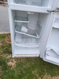 Free fridge and everything works. 422 Driscoll dr West SJ at cur