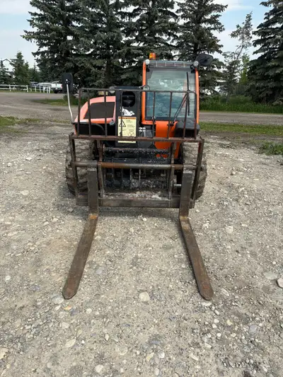 2014 JLG Telehandler 5-19 6000 lb 6000hrs in very good condition asking 50.000.00 obo
