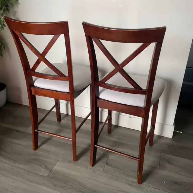  Two Bar Chairs in Chairs & Recliners in Edmonton - Image 6