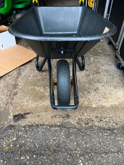 TUFX Poly Tray 1-Wheel Garden/Yard Wheelbarrow, 6-cu-ft Used Once Works Perfect No Longer Needed