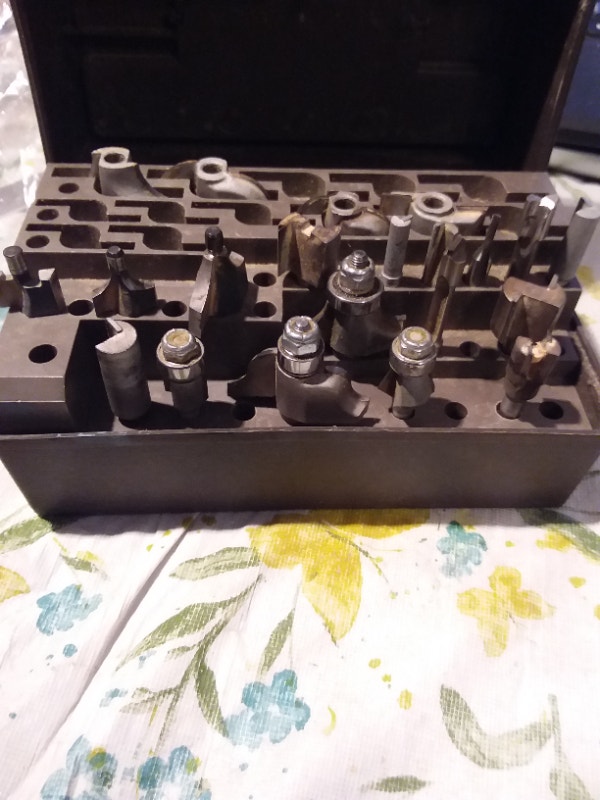 Sear Craftsman 21pc and /or Superior 15pc router bits set woo Power