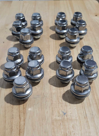 20 pcs Toyota/Lexus Wheel Lug Nuts (OEM). 