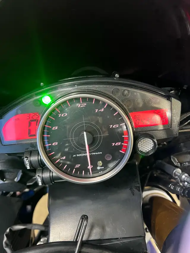 2006  Yamaha r6 in Sport Bikes in Winnipeg - Image 7