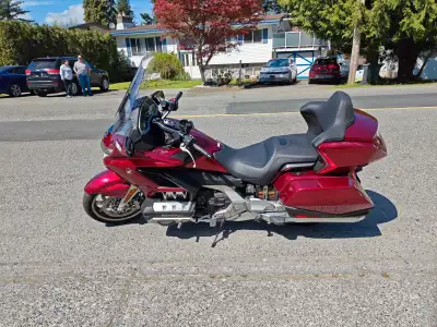 Bike is like new, has all the Honda accessories that come with the bike, including aftermarket cup h...