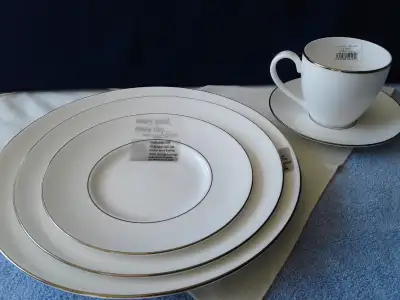 CLASSIC WHITE Lennox dishes - 10 pieces, View more