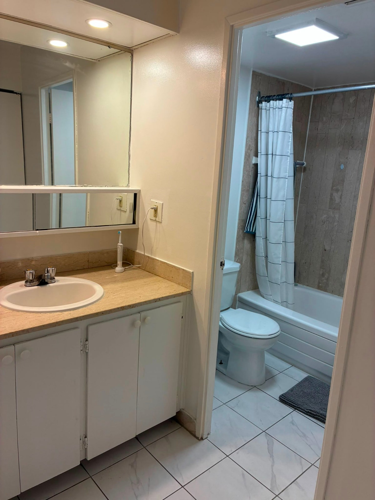 URGENT LEASE TRANSFER SPACIOUS 1-BEDROOM IN DOWNTOWN MONTRÉAL — photo 1