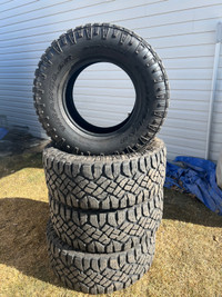 Goodyear Dura trac 325/65/18 35”