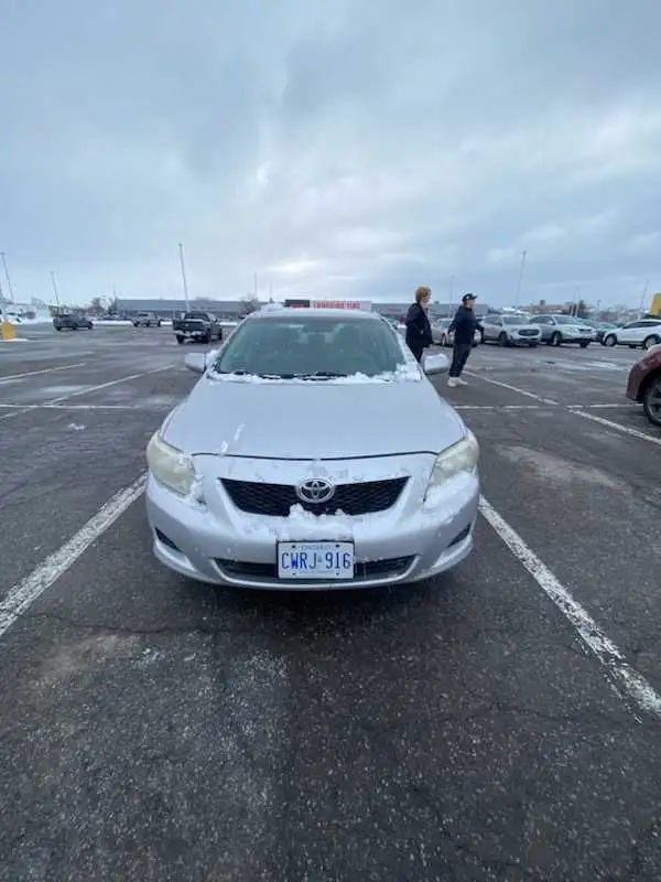 2010 Corolla le in Cars & Trucks in Barrie - Image 4