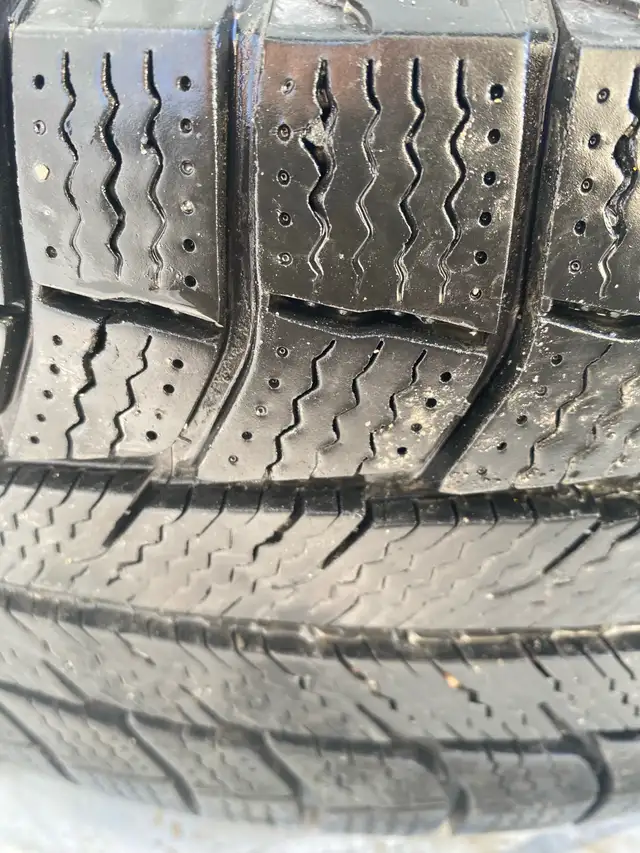 Pneu hiver avec roues, CRV Honda, moins de 10 000 km d’usure  in Tires & Rims in Longueuil / South Shore - Image 5