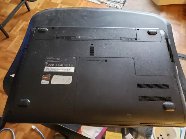 Samsung laptop battery parts screen NP300e5e NP550p5c key keys in Laptop Accessories in Ottawa - Image 11