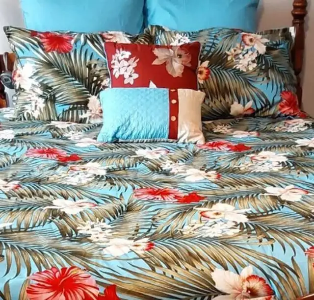 Tommy Bahama comforter set in Bedding in Ottawa - Image 2