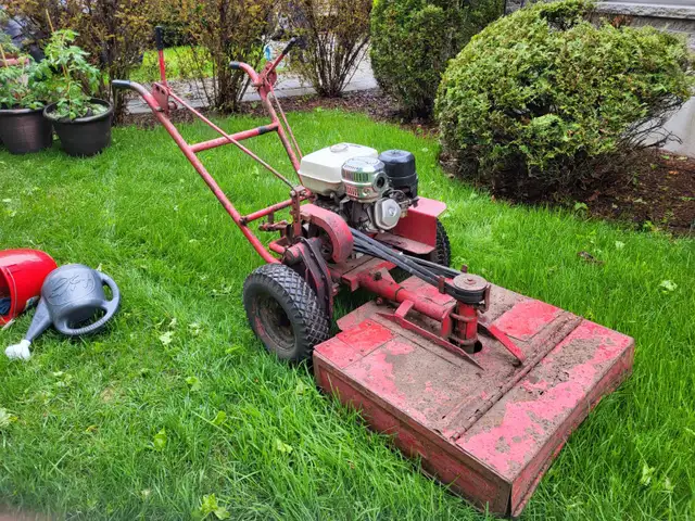 Tondeuse industriel 8 forces in Lawnmowers & Leaf Blowers in Sherbrooke - Image 2