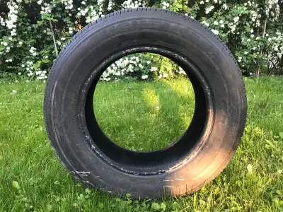 2x pneus d’été Michelin 225/60R16 en très bonne condition. Ils sont des pneus toutes saisons de très...