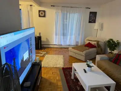 Large 2 bedrooms apartment near metro station /4.5 près du métro