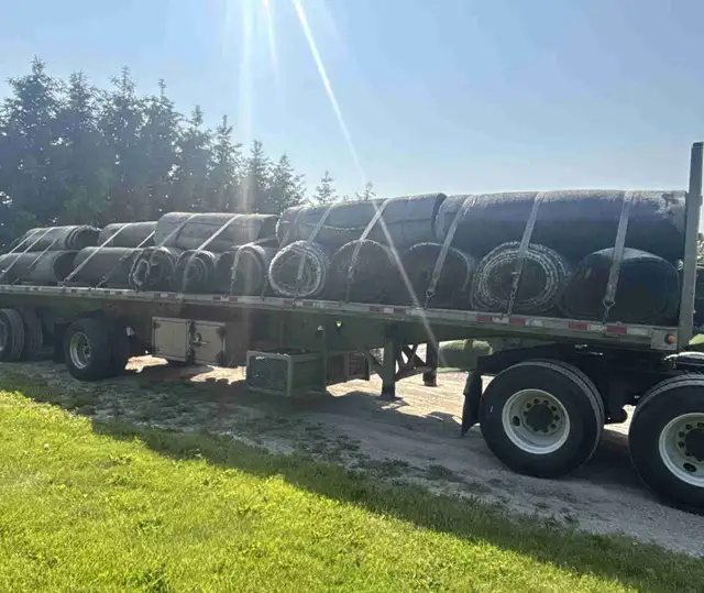 ♻️Recycled Turf | Like New | 7ft x 53ft | $190 Per Roll in Other in Barrie - Image 2