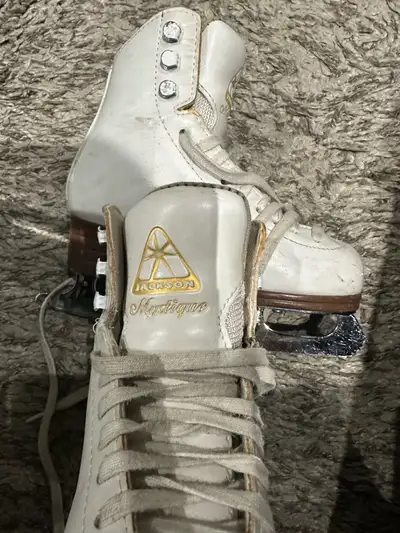Jackson Girls' Mystique Figure Skates size 1, View more