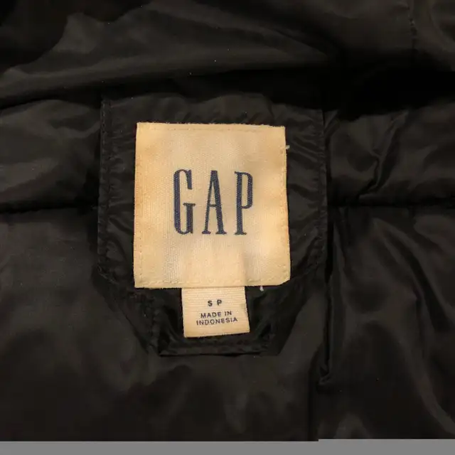 Women’s small Gap lightweight puffer in Women's - Tops & Outerwear in Oakville / Halton Region - Image 3