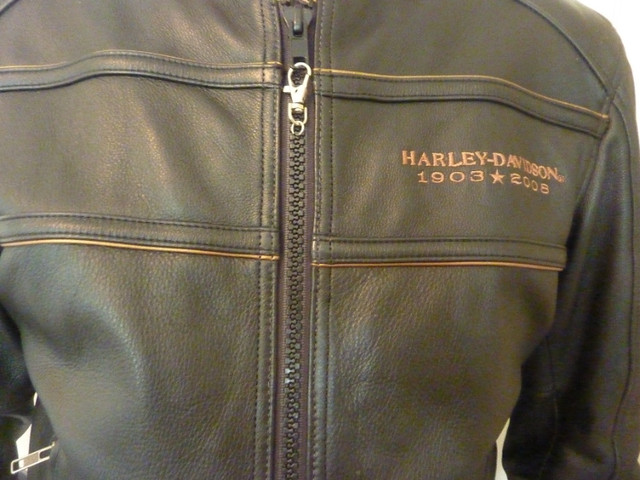 Harley Davidson 105th Anniversary Leather Jacket in Men's in Thunder Bay - Image 2