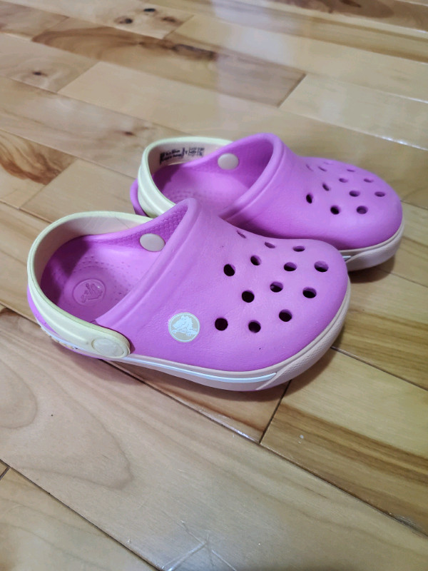 Crocs petite fille grandeur 4-5 dans Autre  à Ville de Québec