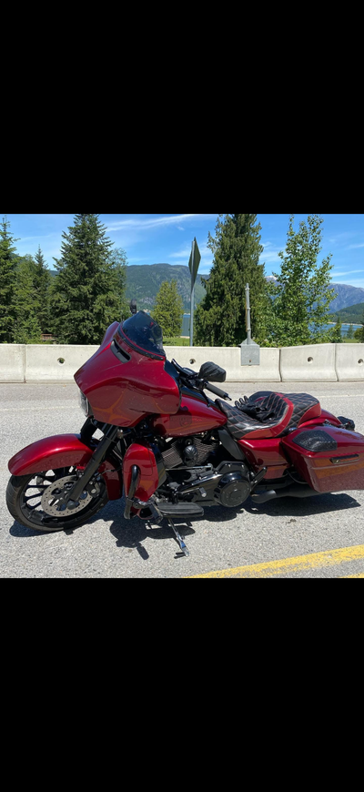 2018 street glide special, started as a 107 but had a stage 4 S&S 124 installed with S&S MK45 pipes,...