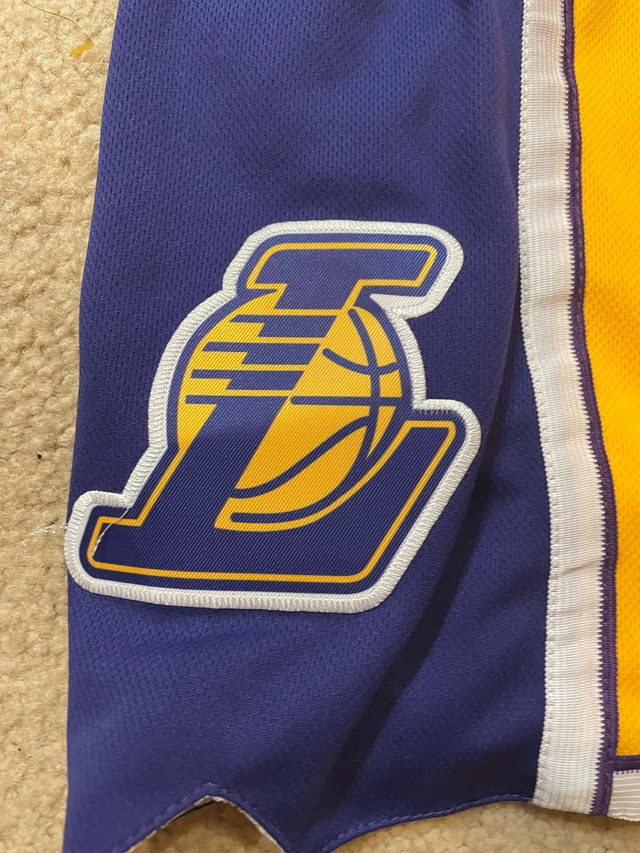 Mitchell&ness Los Angeles Lakers Yellow NBA basketball Shorts in Basketball in Winnipeg - Image 4
