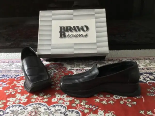 WOMENS BLACK LEATHER WALKING SHOES in Women's - Shoes in City of Montréal - Image 3