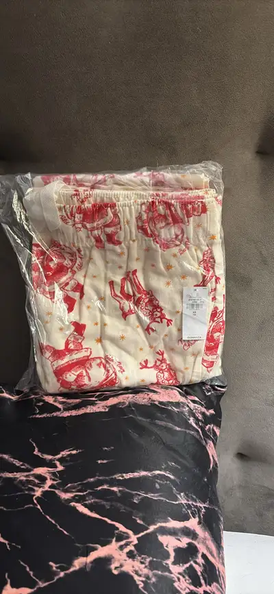 woman old navy Santa and reindeer pjs tags still on, View more