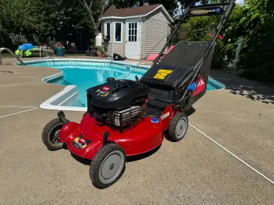 21” Aluminum Toro Lawnmower Tondeuse, View more