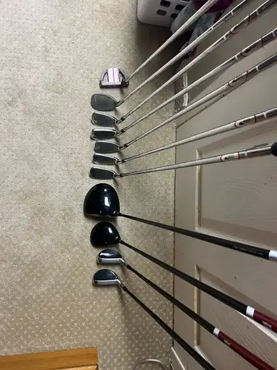 Tiger Shark men’s right hand golf clubs with Goliath putter , View more