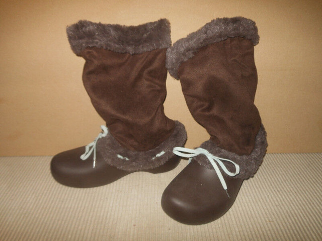 crocs  winter boots dans Femmes - Chaussures  à Ville de Montréal - Image 2