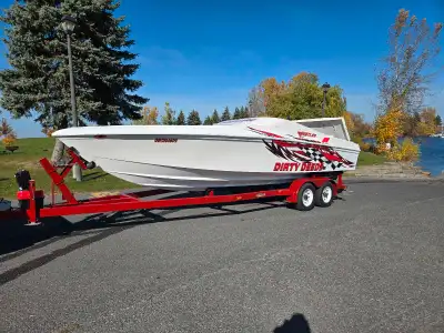 Very rare and probably the only one in Canada. Powered by a Mercruiser 502 big block with 415hp and...
