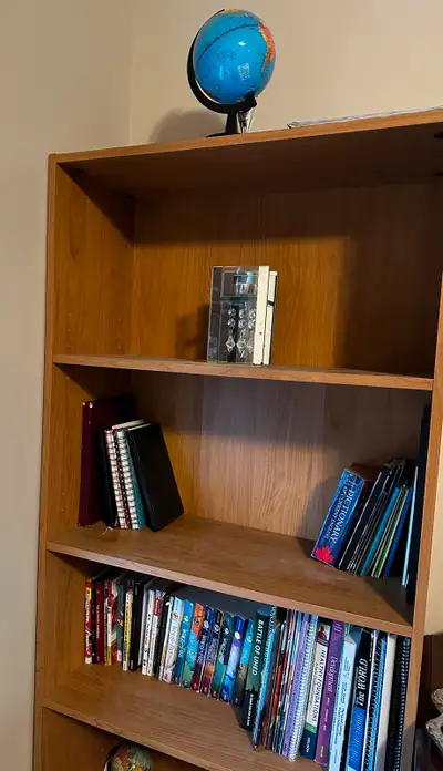 5 tier book self, used but new in condition. Adjustable racks. (Things on shelf in the picture are n...
