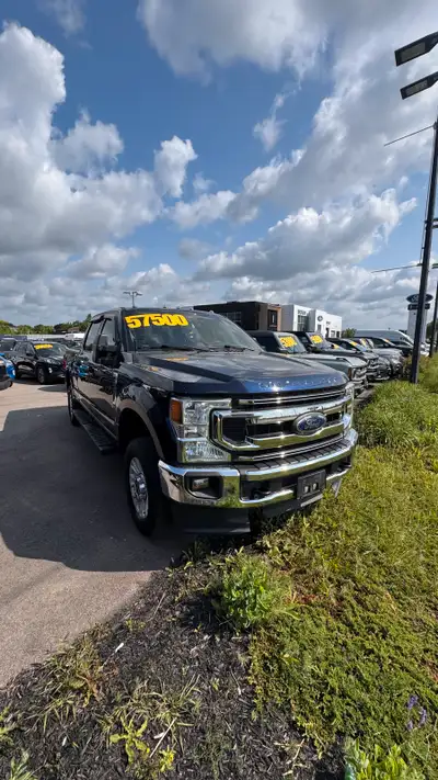 1 Owner & Accident Free F250 Super Duty XLT Powered by a 6.2L V8 Gas engine paired with a 6 speed au...