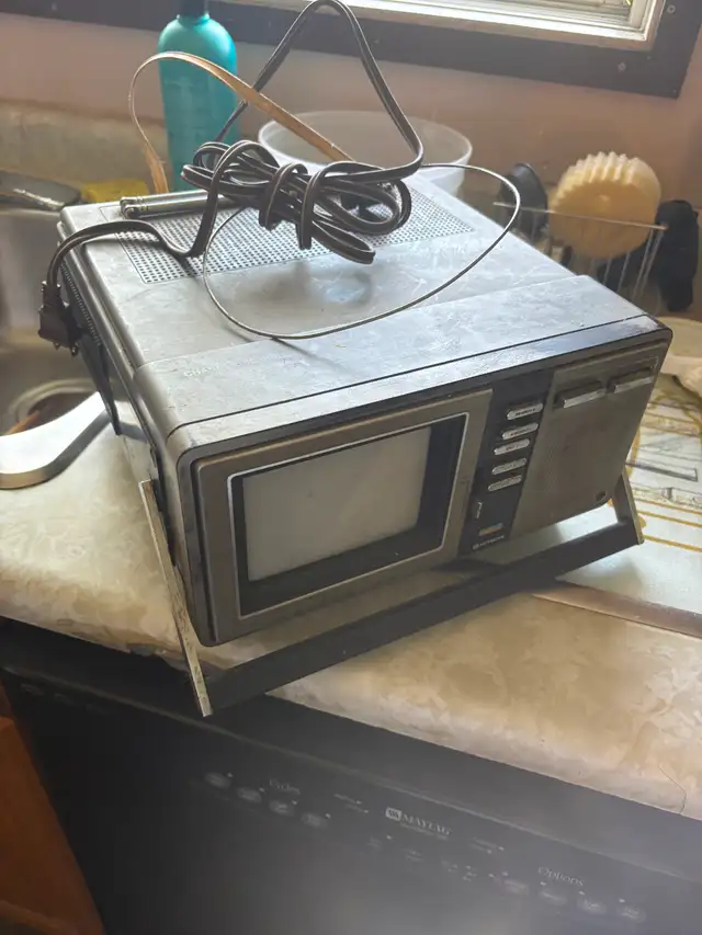 Portable tv in General Electronics in Edmonton - Image 3
