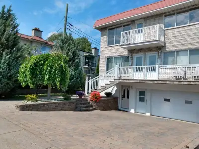 (prix réduit) Logement 5½ au deuxième étage d'une duplex, disponible pour les 1ère août Situé : Sain...