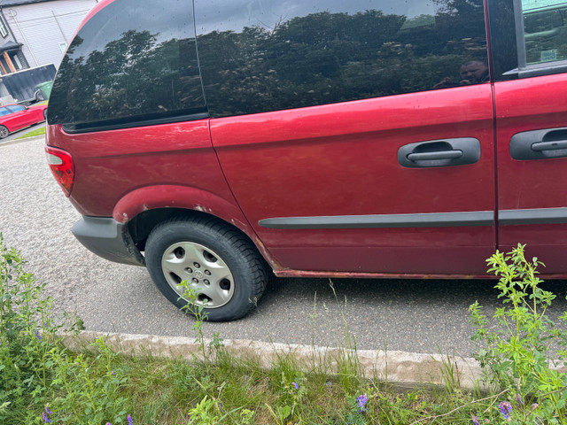 dodge caravan 2003 2500$ dans Autos et camions  à Sherbrooke - Image 3