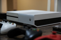 Limited Edition White Original XBOX One 500GB with games
