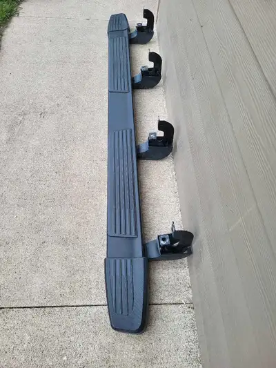 1 Running board ( driver side) for GMC / Chevy crew cab 2019 & up