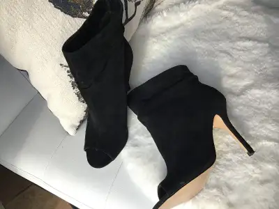 Dressy boots, soft &. comfortable with opened toe. Black leather suede upper Heel - 8 cm