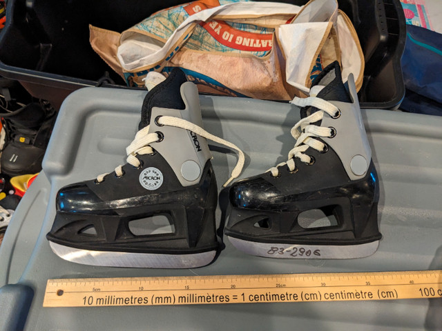 Hockey skate - preschooler - black in Hockey in Calgary - Image 2